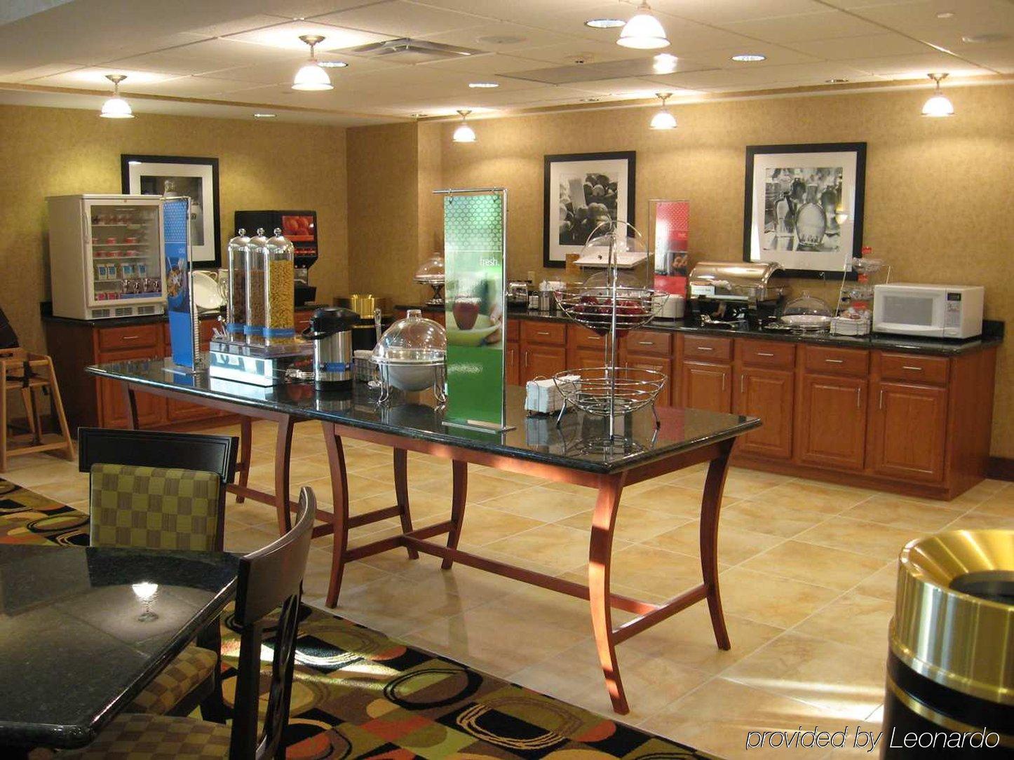 Hampton Inn & Suites Давенпорт Ресторан фото